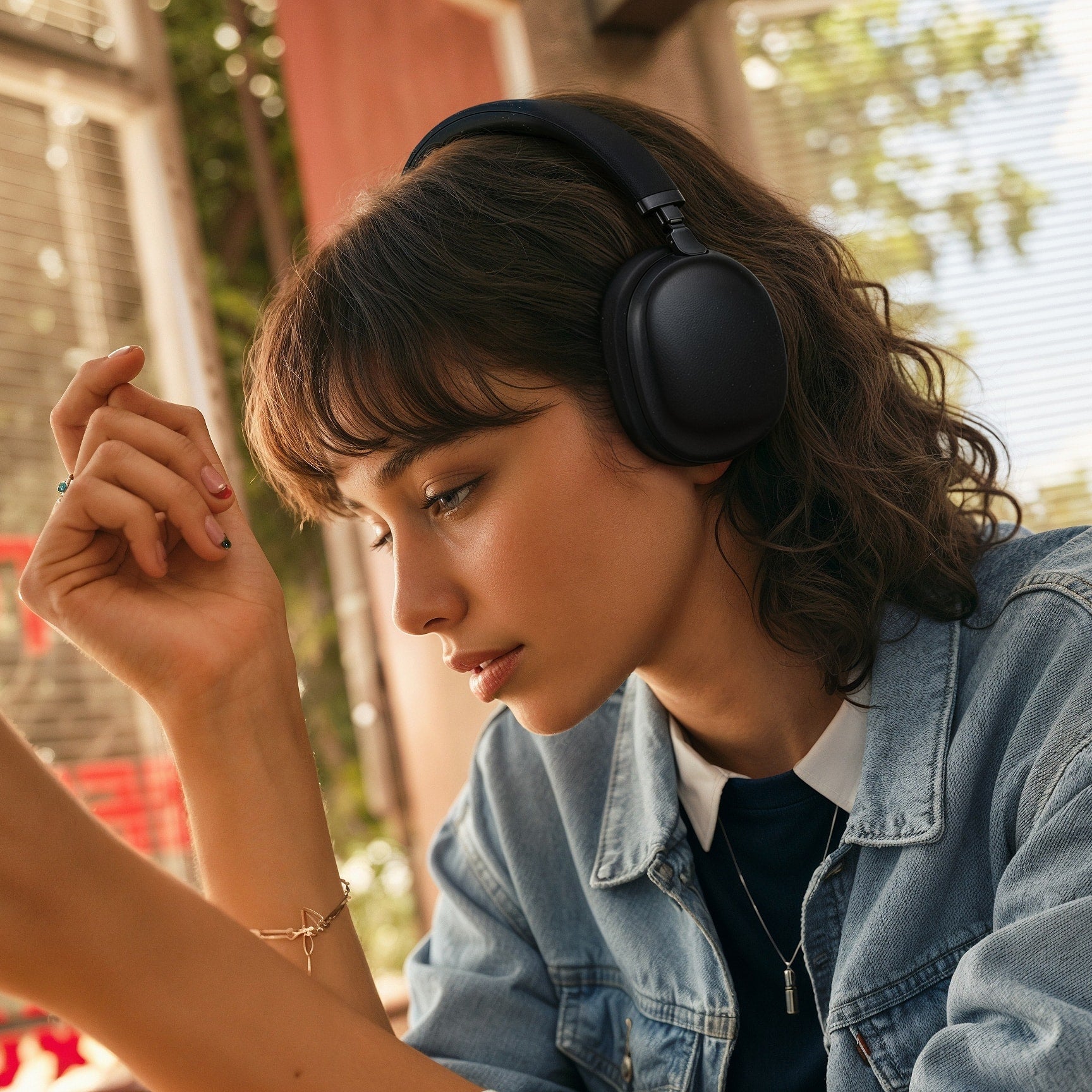 Quiet Headphones-thumbmail-8